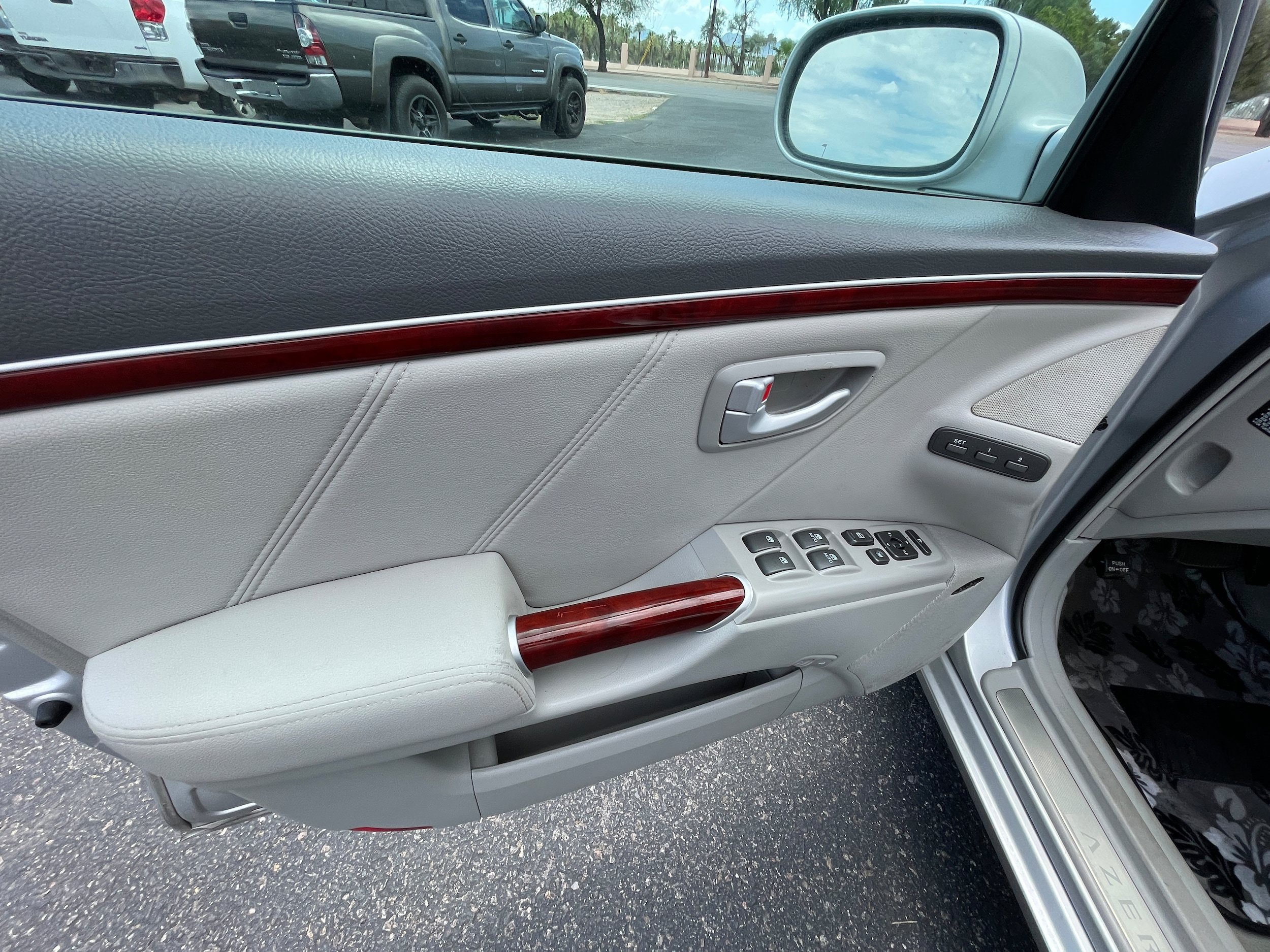 Used 2006 Hyundai Azera Limited FWD image 12