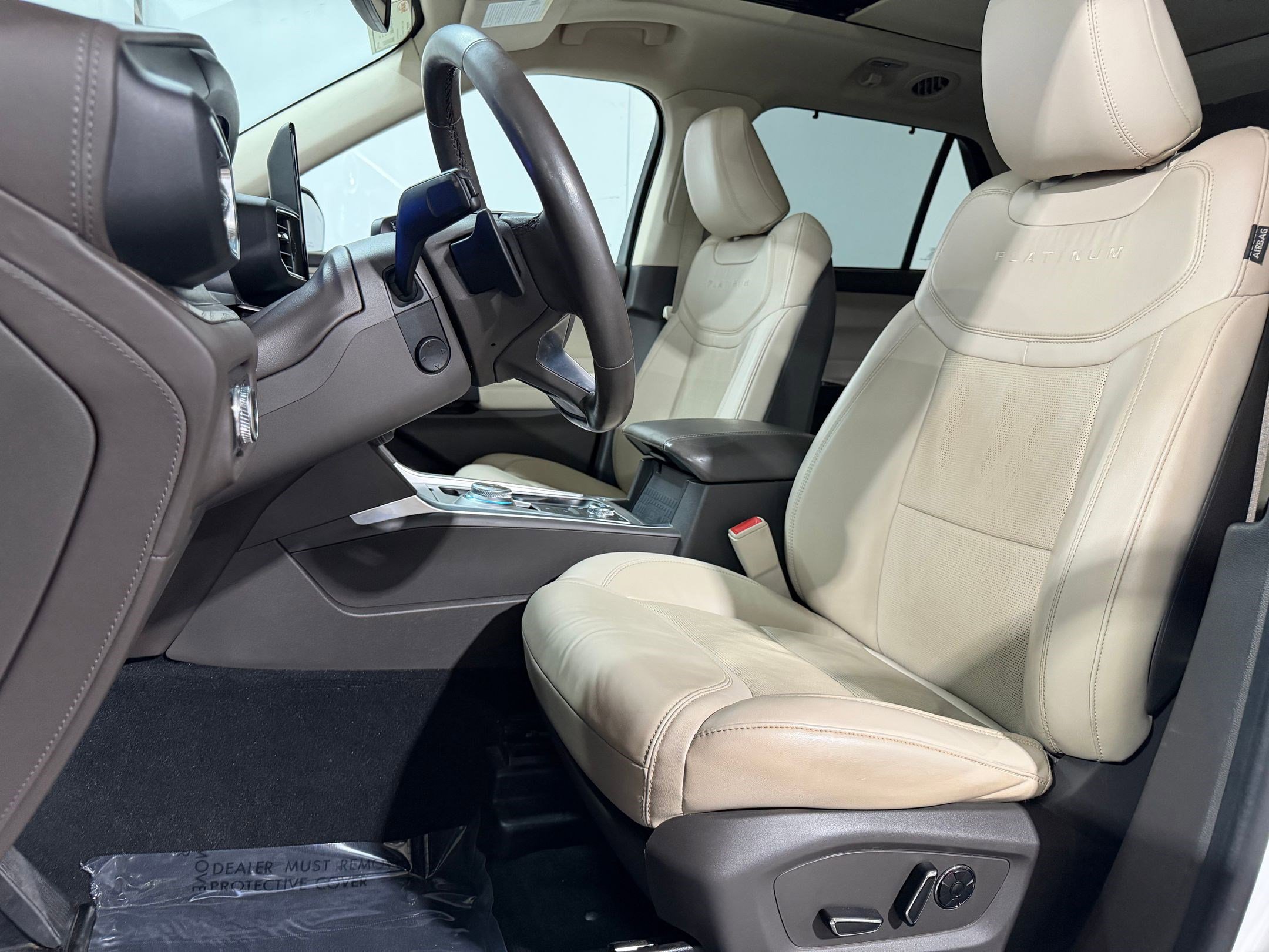 Used 2020 Ford Explorer Platinum w/ Premium Technology Package AWD/4WD image 5