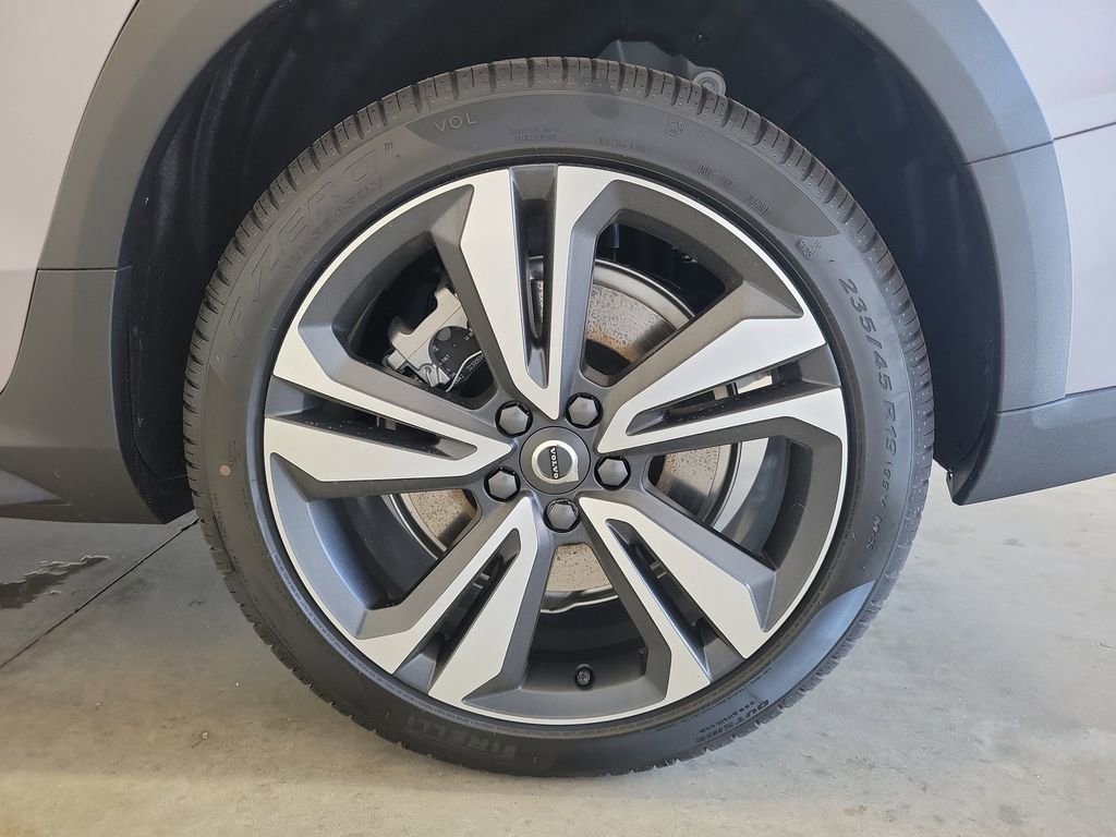 New 2026 Volvo V60 B5 Cross Country Plus w/ Protection Package Premier image 12