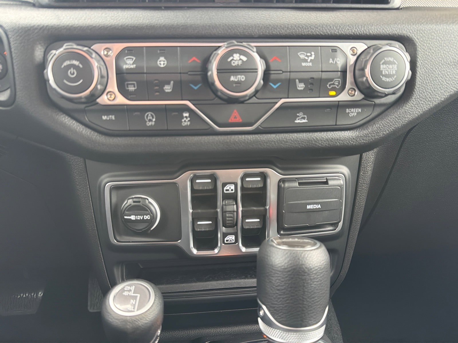 New 2026 Jeep Gladiator Sport AWD/4WD image 17