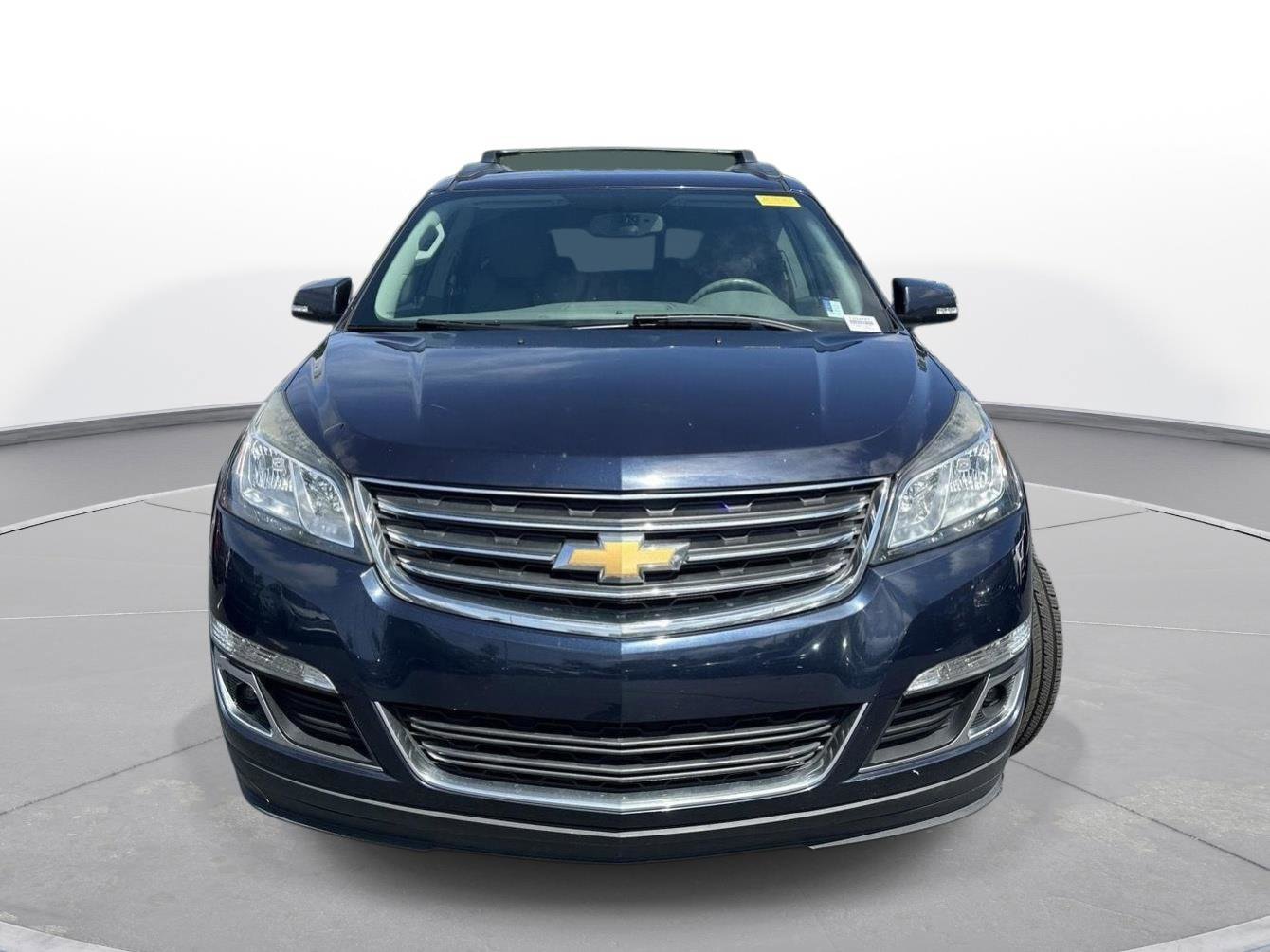 Used 2017 Chevrolet Traverse LT w/ Style and Technology Package FWD image 3