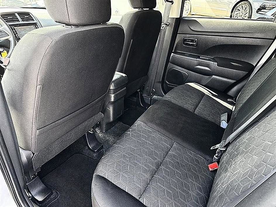 Used 2023 Mitsubishi Outlander Sport ES AWD/4WD image 4