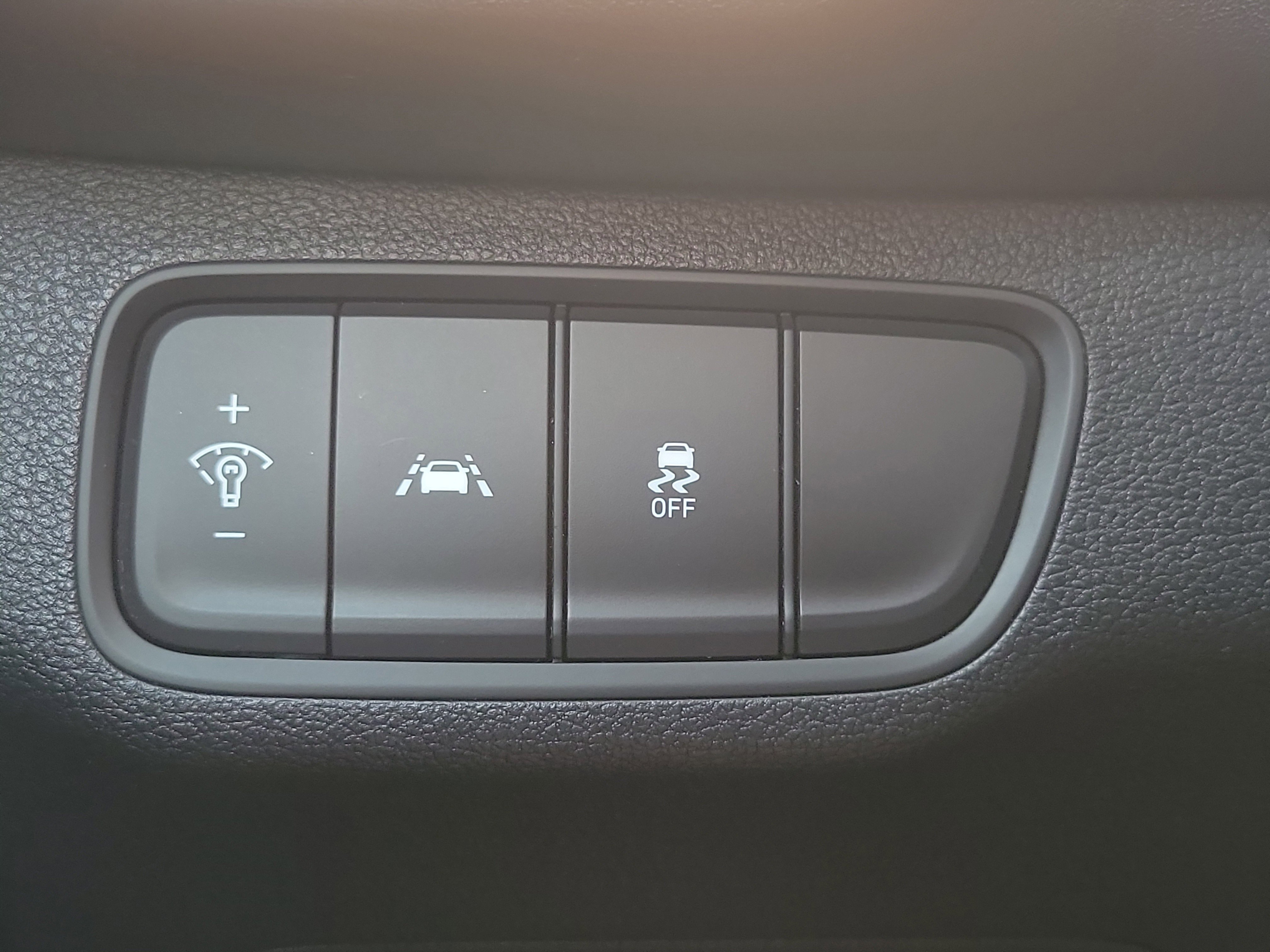 Used 2020 Hyundai Santa Fe SE image 29