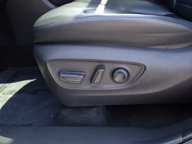 Used 2023 Toyota Highlander XLE FWD image 17