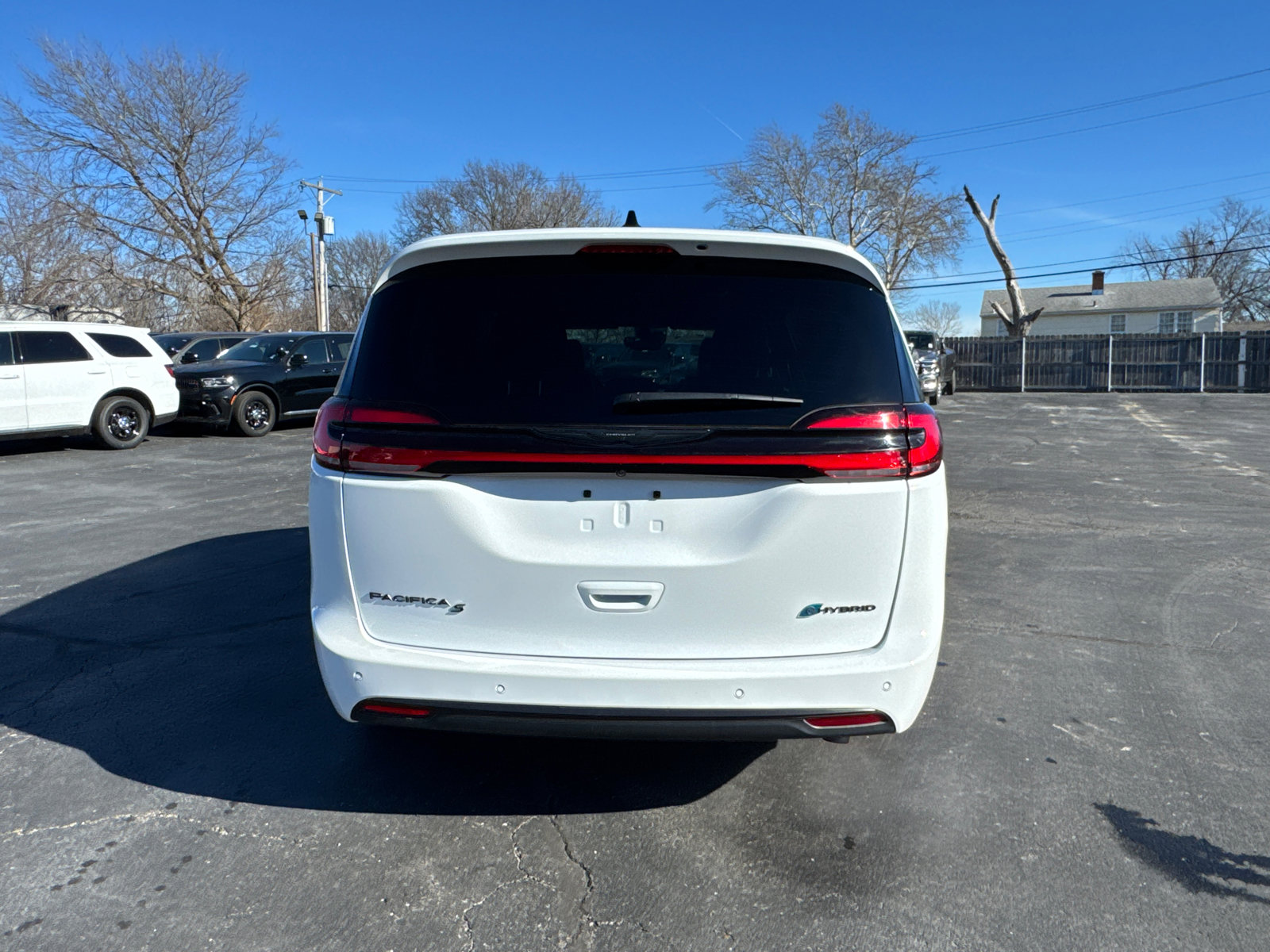 Used 2024 Chrysler Pacifica Limited image 4