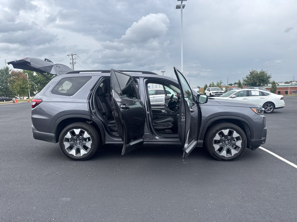 Used 2026 Honda Pilot Elite image 11