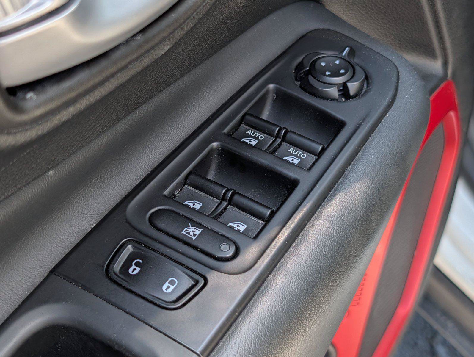 Used 2023 Jeep Renegade Trailhawk AWD/4WD image 15