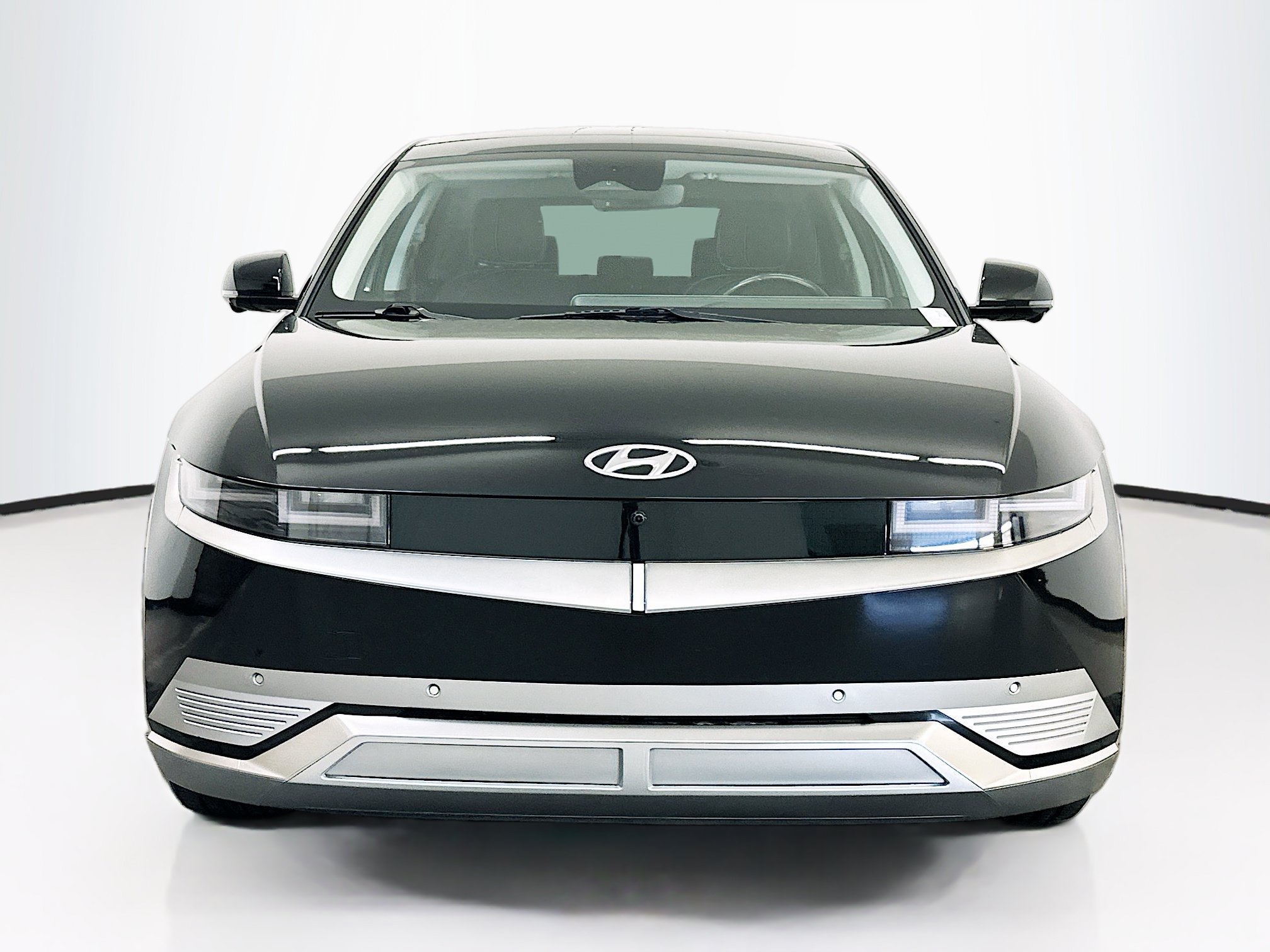 Used 2023 Hyundai Ioniq 5 Limited AWD/4WD image 2