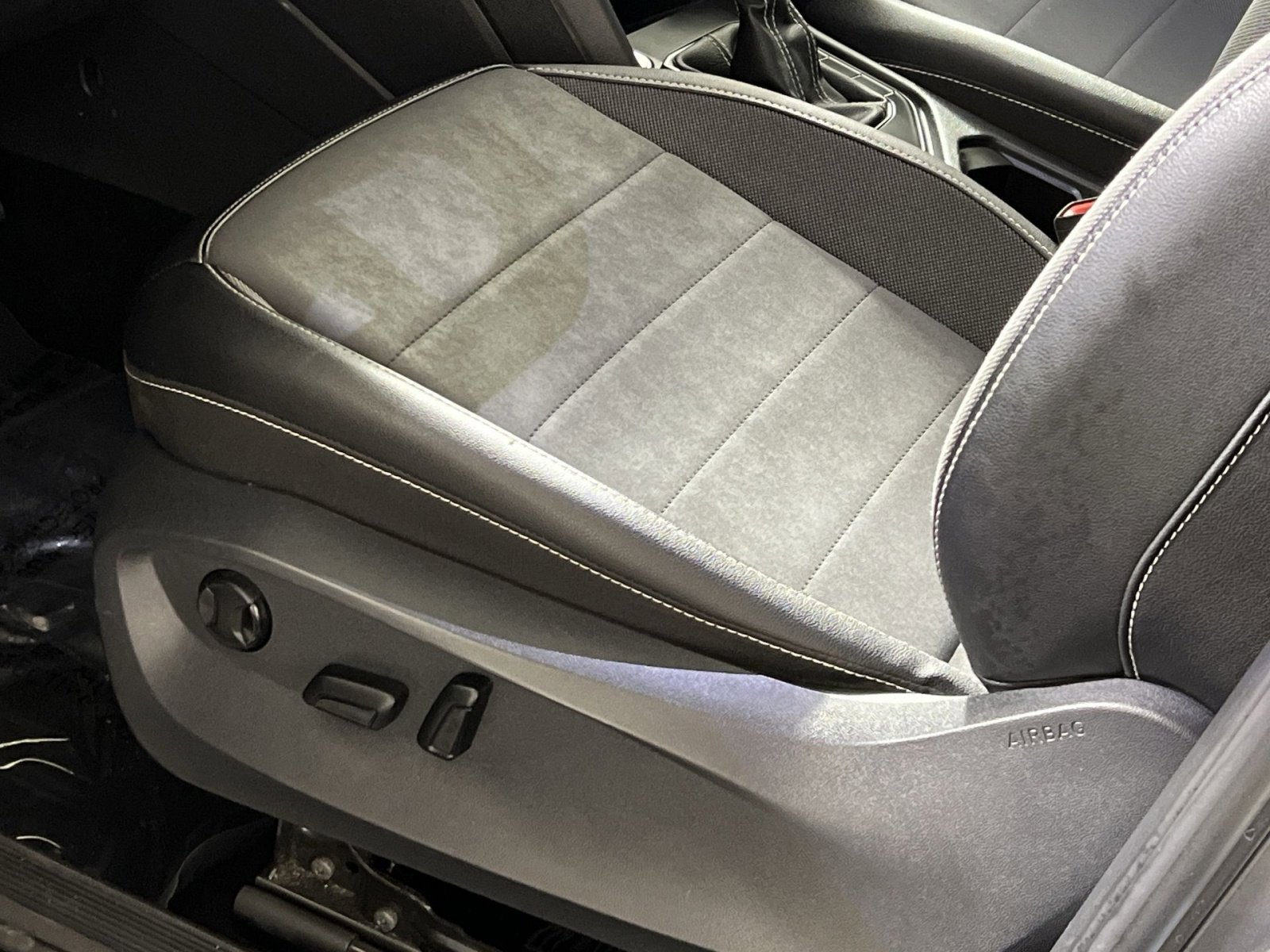 Used 2022 Volkswagen Taos SE image 12