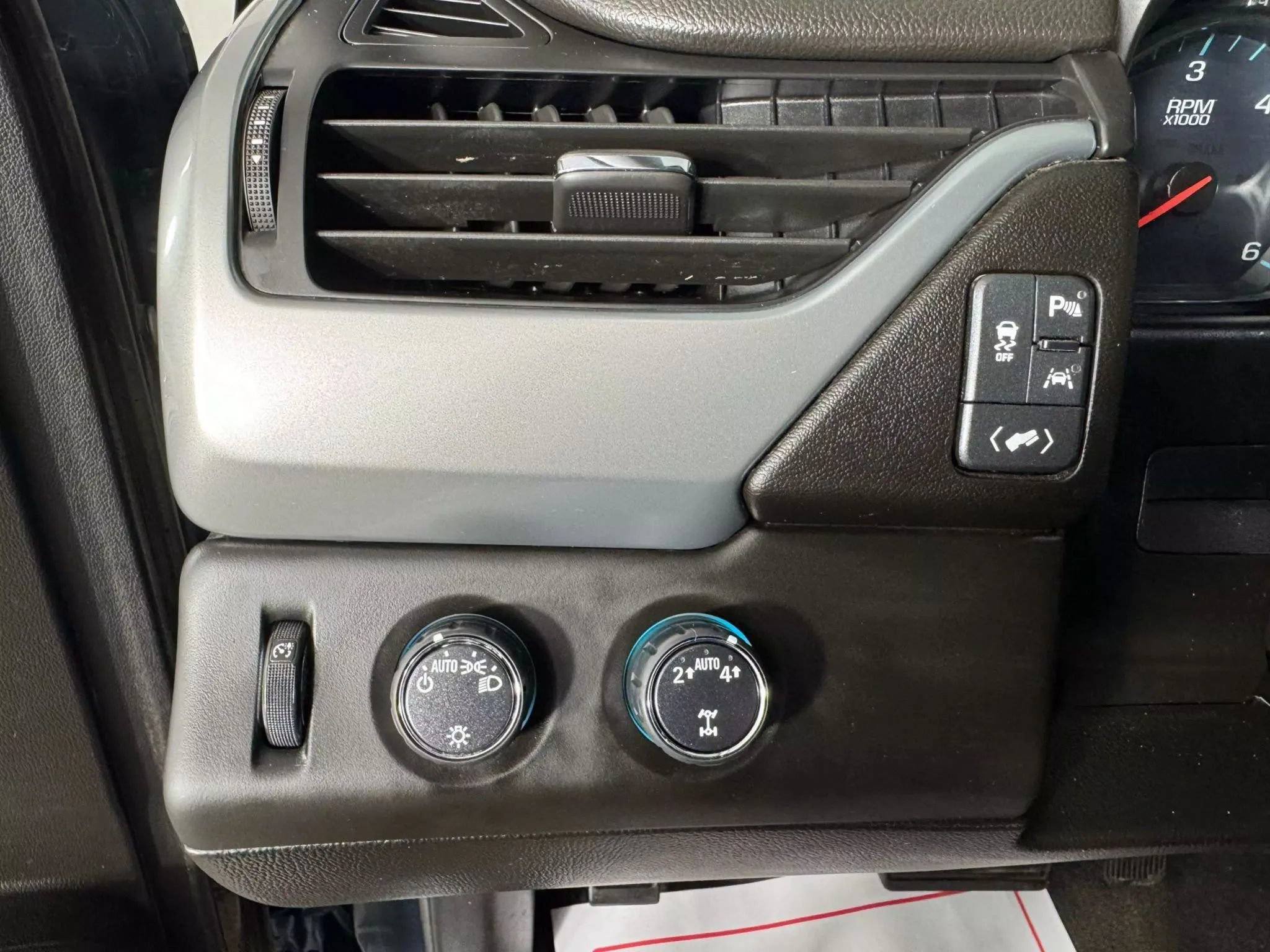 Used 2019 Chevrolet Suburban LT AWD/4WD image 25