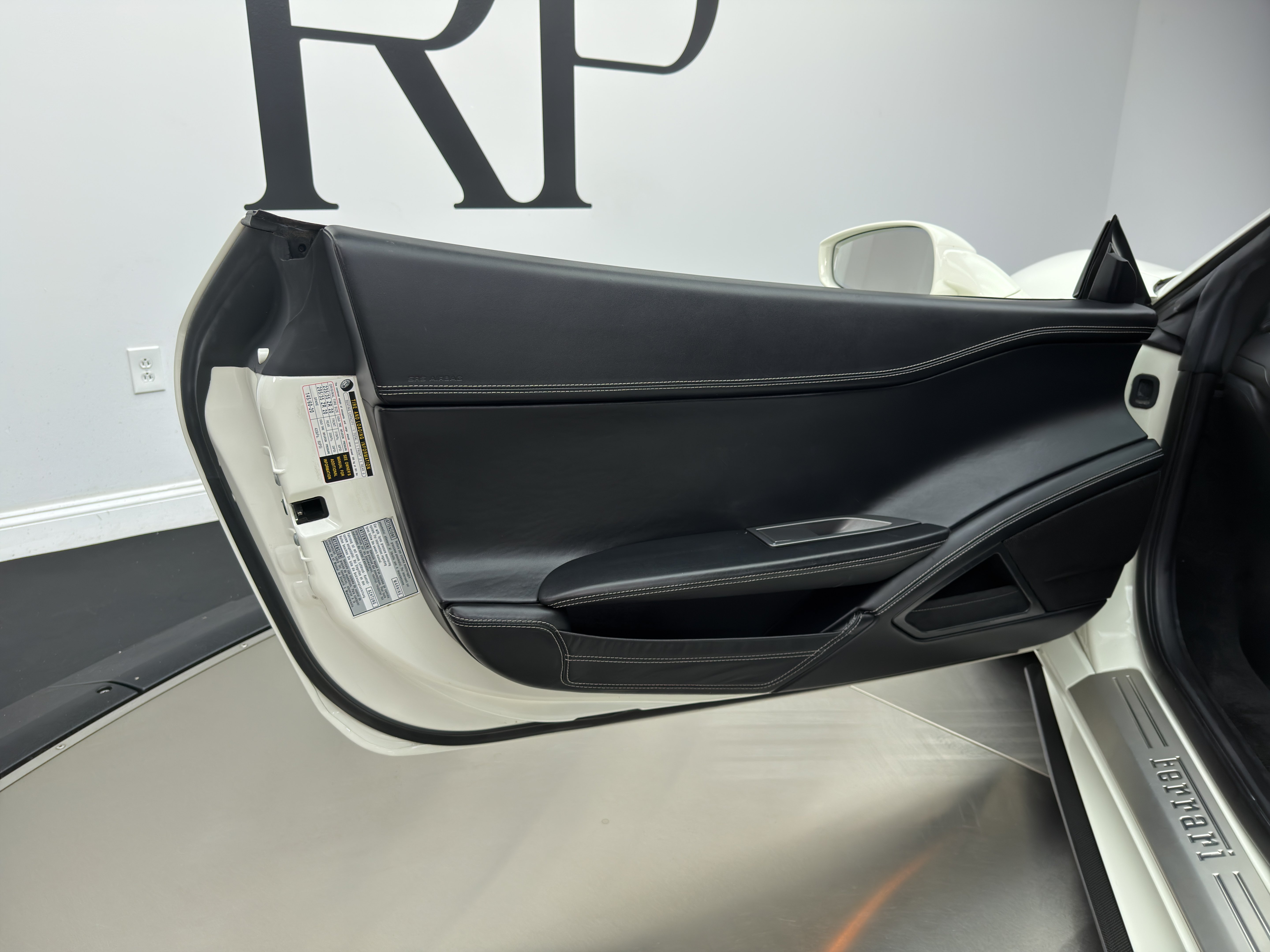Used 2014 Ferrari 458 Spider RWD image 24