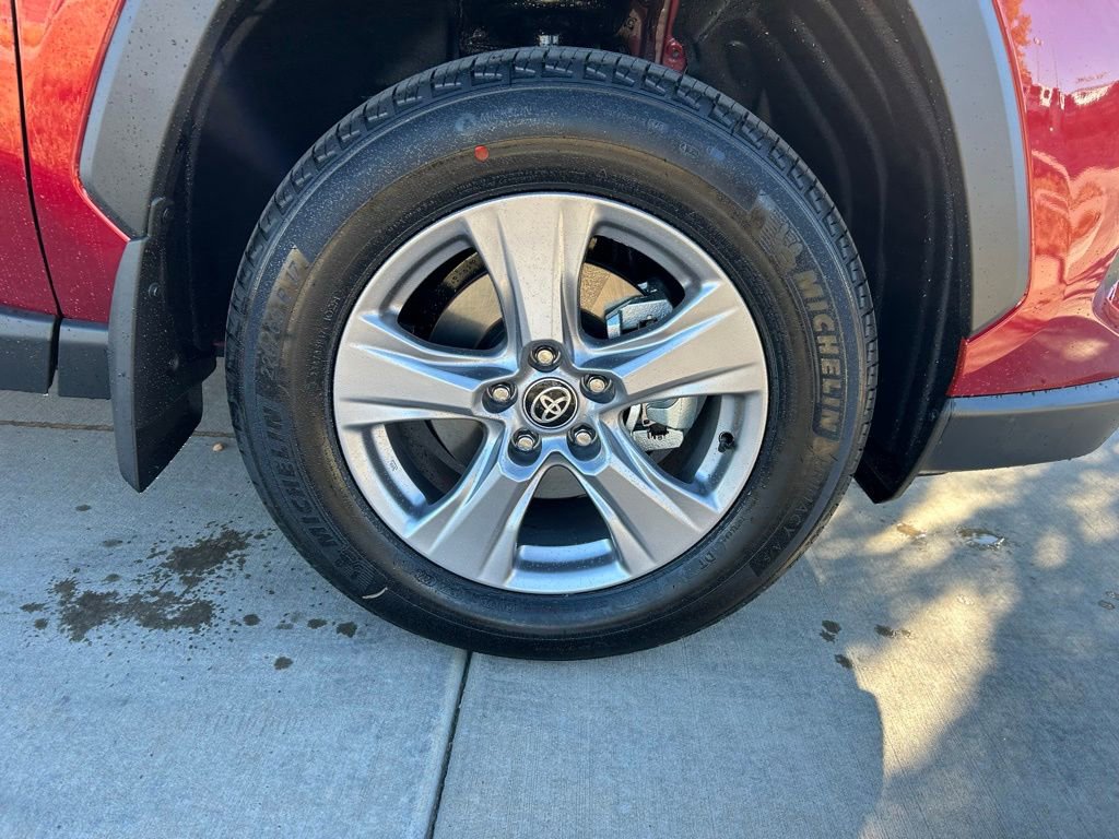 Used 2025 Toyota RAV4 XLE image 27