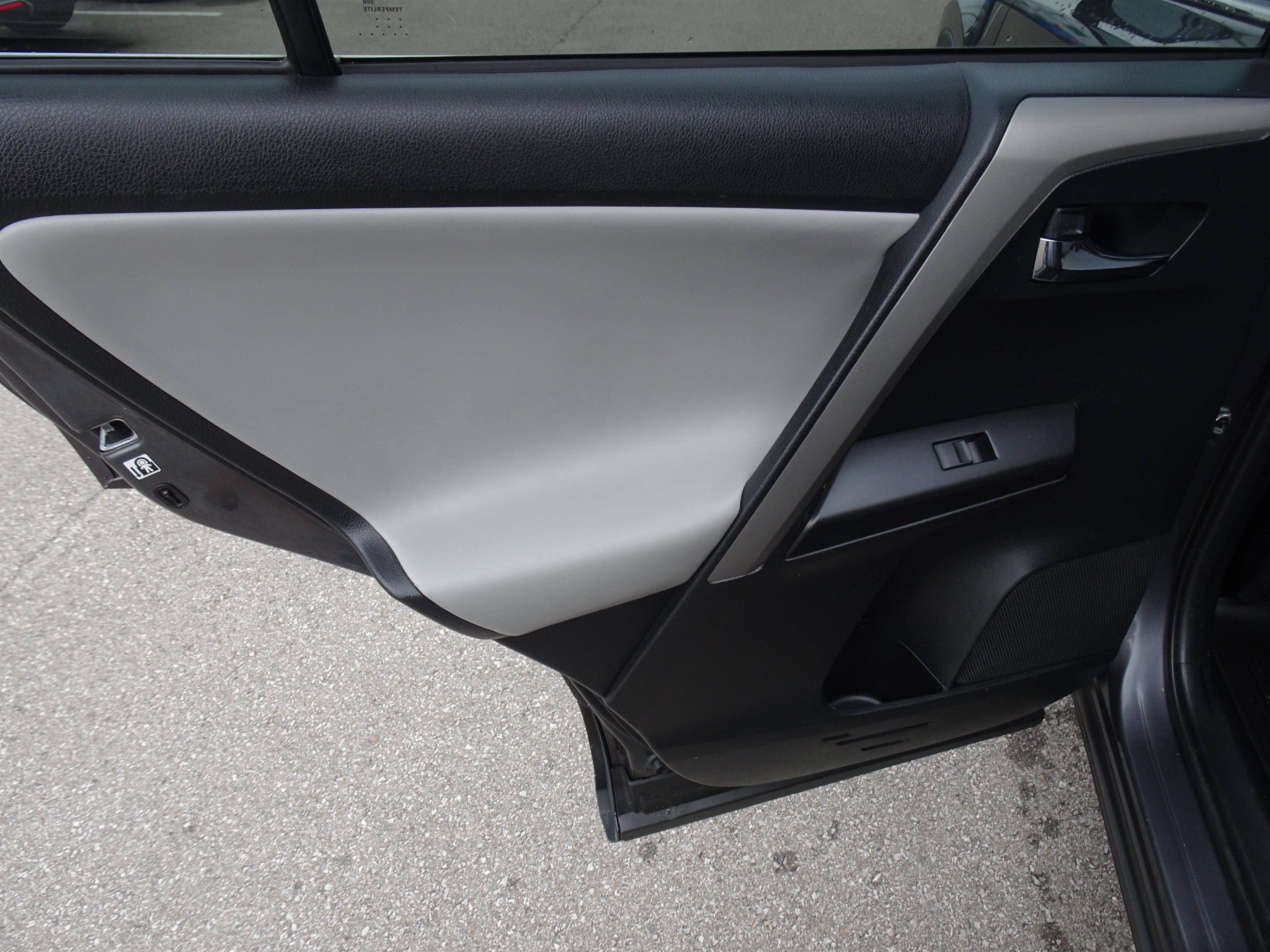 Used 2017 Toyota RAV4 XLE FWD image 16