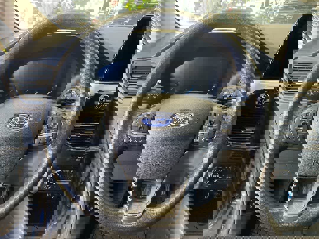 Used 2020 Ford Escape SE image 14