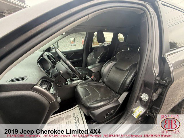 Used 2019 Jeep Cherokee Limited w/ Luxury Group AWD/4WD image 11