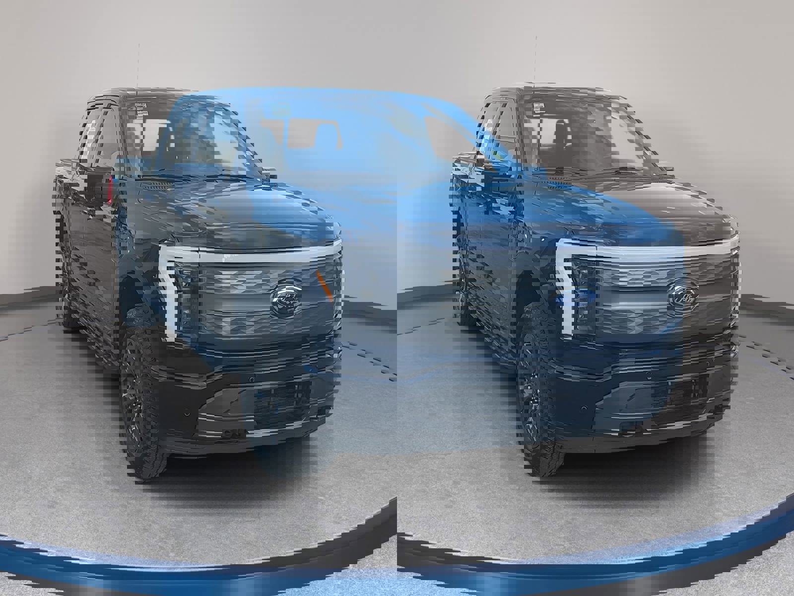 Used 2023 Ford F150 Lightning Lariat AWD/4WD image 3