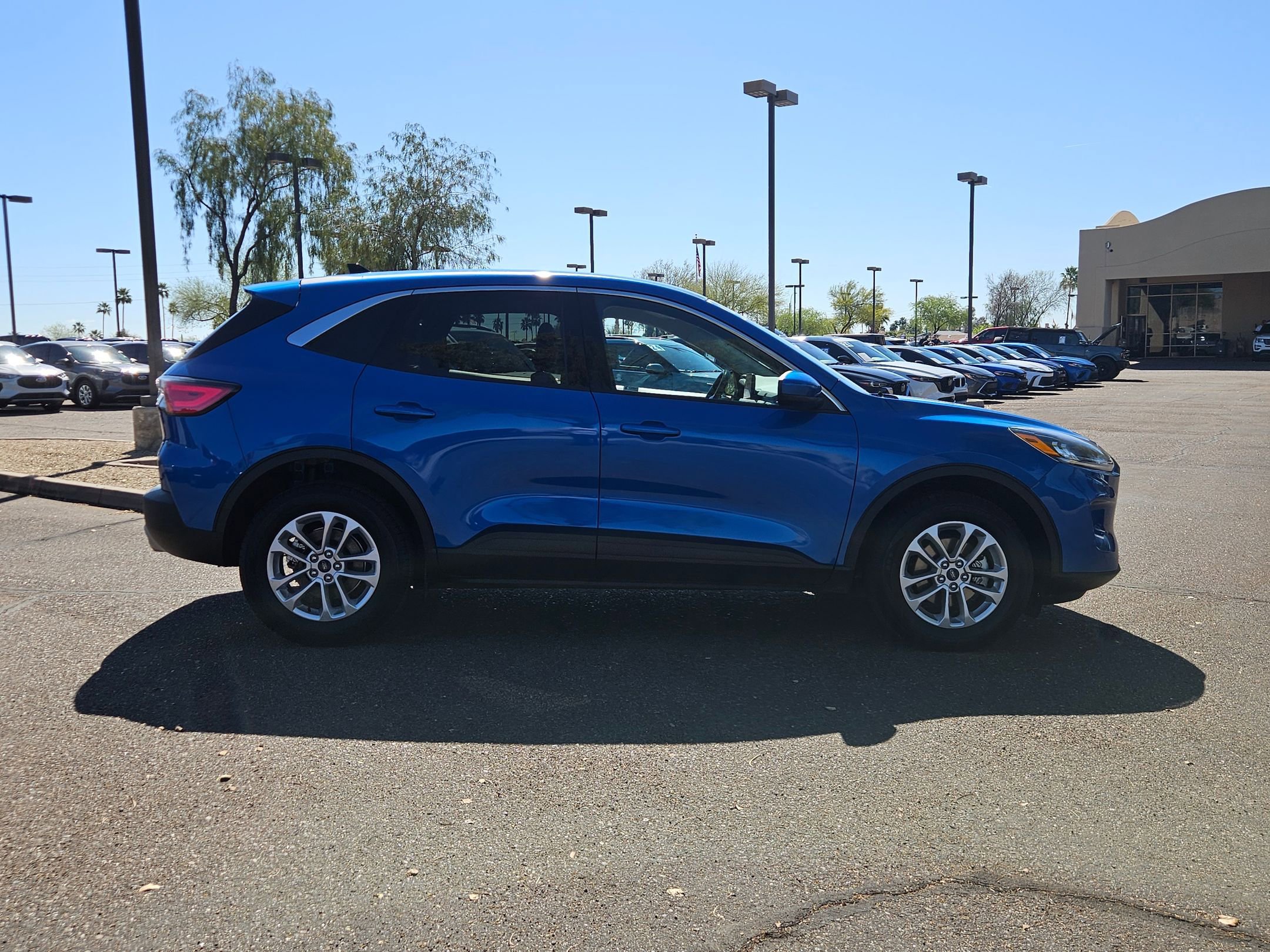 Used 2020 Ford Escape SE image 4