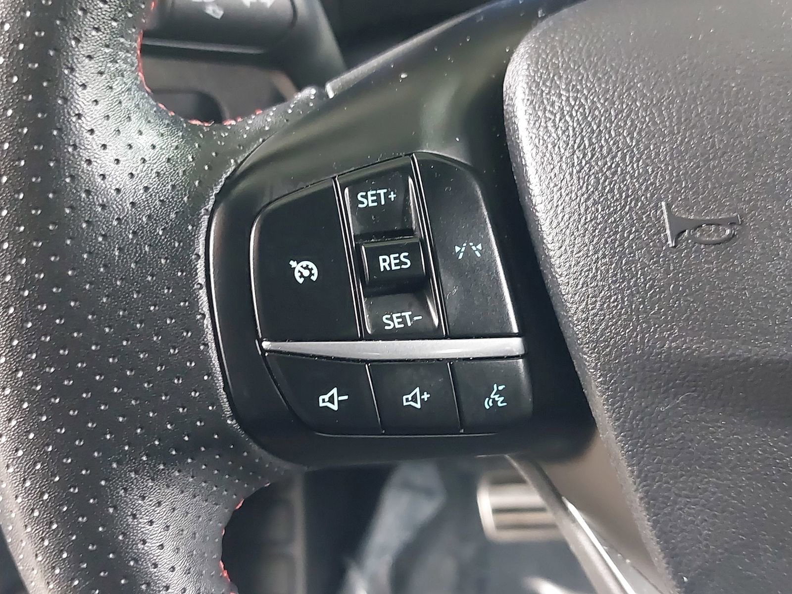 Used 2024 Ford Escape ST-Line image 17