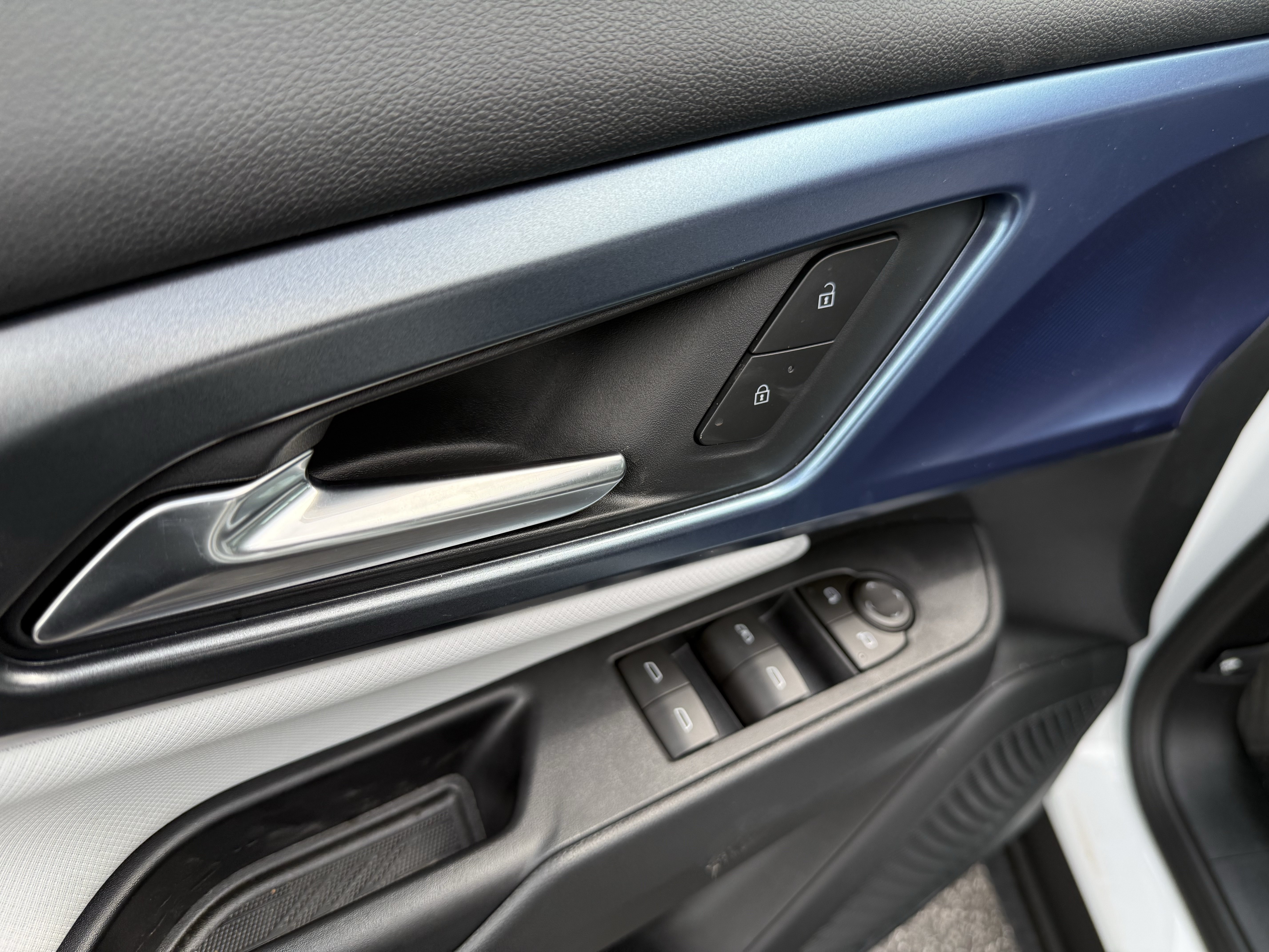 New 2026 Chevrolet Equinox EV LT FWD image 15