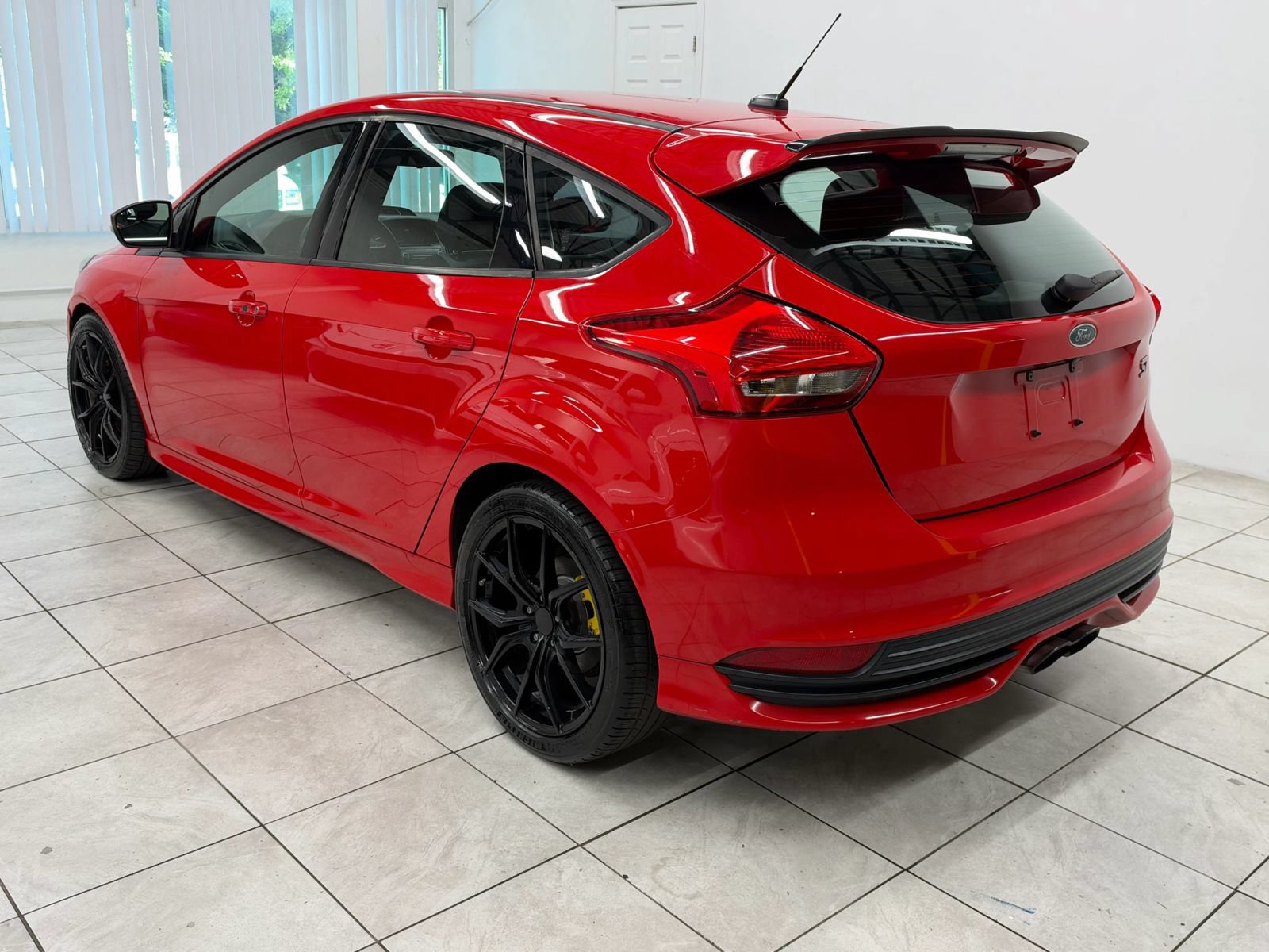 Used 2017 Ford Focus ST FWD image 7