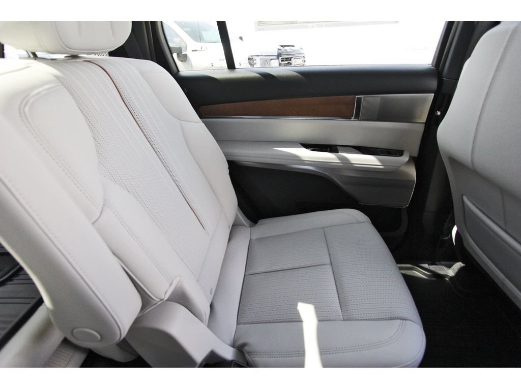 New 2027 Cadillac Vistiq Luxury AWD/4WD image 11