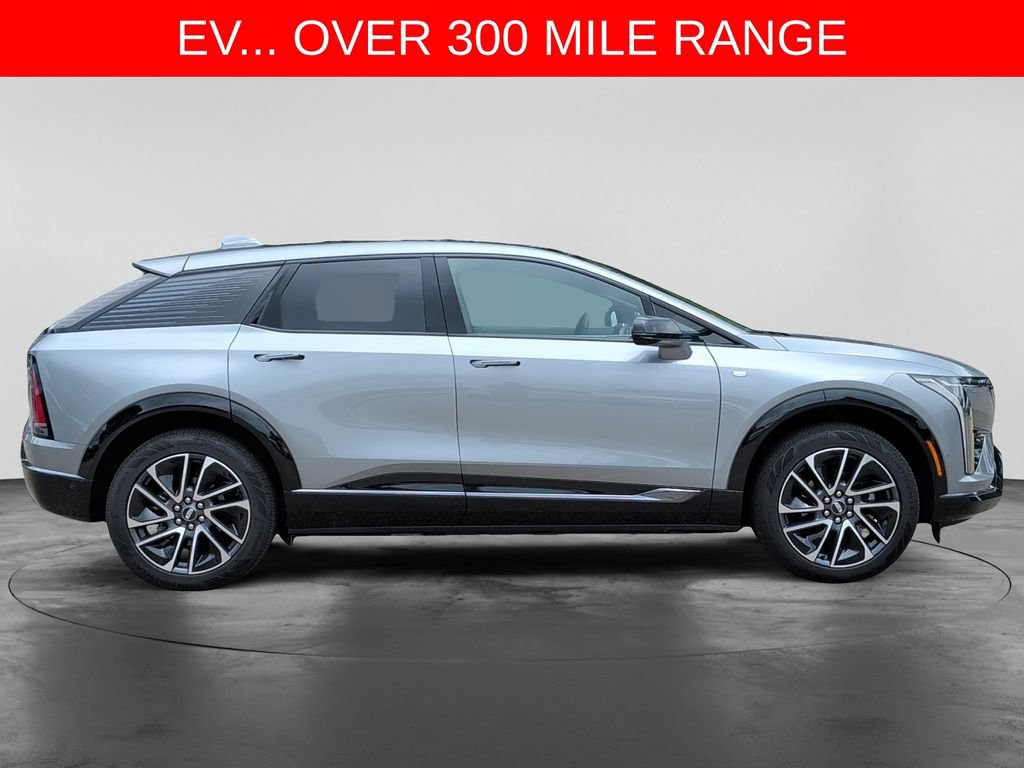 Used 2025 Cadillac Optiq Sport 2 w/ LPO, Floor Liner Package AWD/4WD image 8