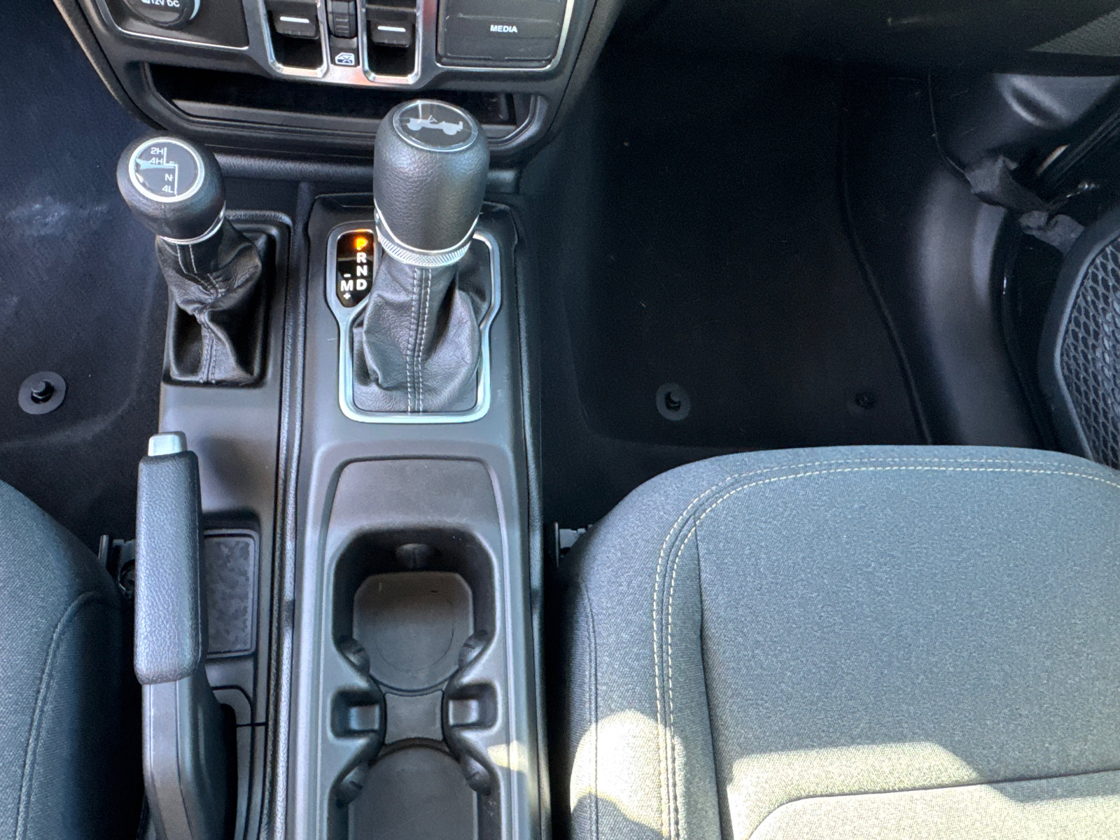 Used 2025 Jeep Wrangler Sport S image 14