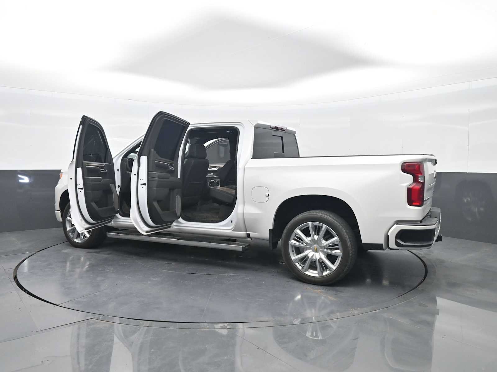 Used 2024 Chevrolet Silverado 1500 High Country w/ High Country Premium Package AWD/4WD image 50