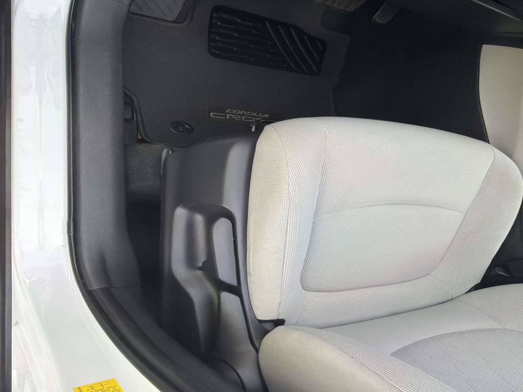Used 2022 Toyota Corolla Cross LE AWD/4WD image 20