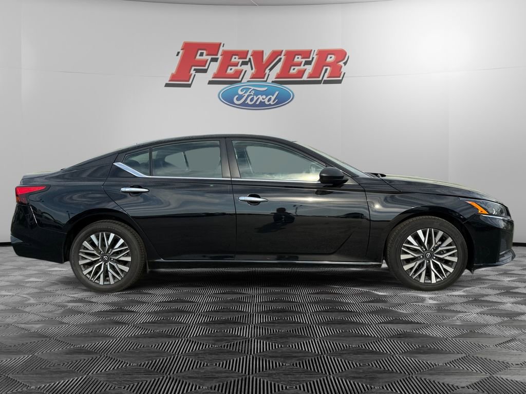 Used 2024 Nissan Altima 2.5 SV image 6