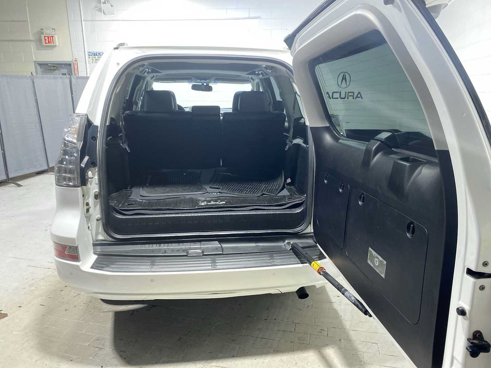 Used 2017 Lexus GX 460 Premium w/ Premium Package AWD/4WD image 19