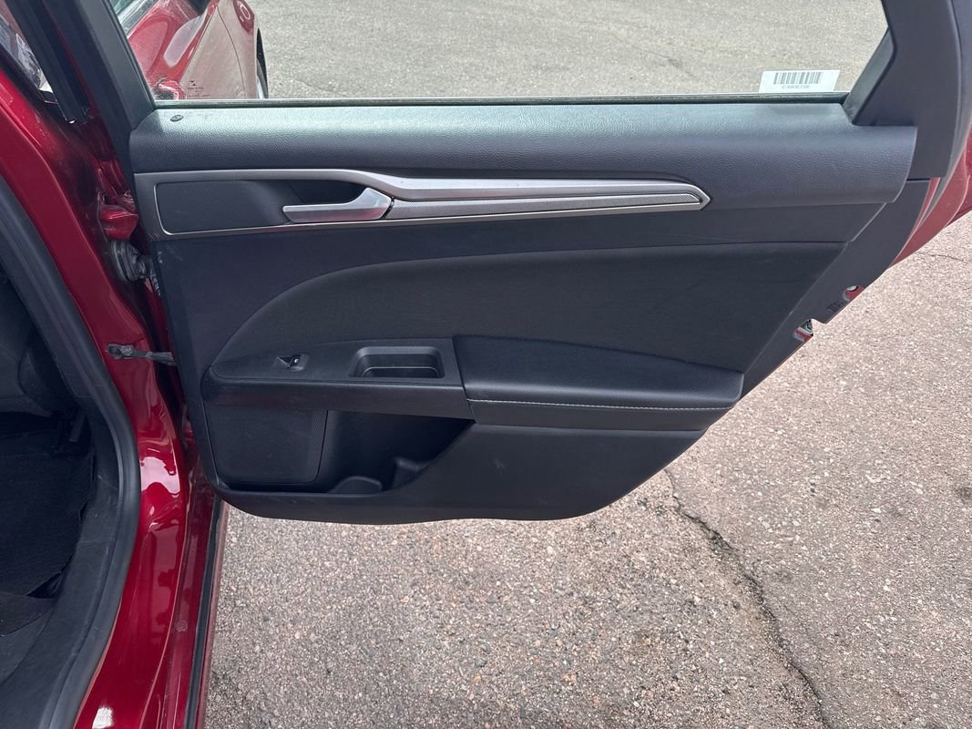 Used 2019 Ford Fusion SE image 15