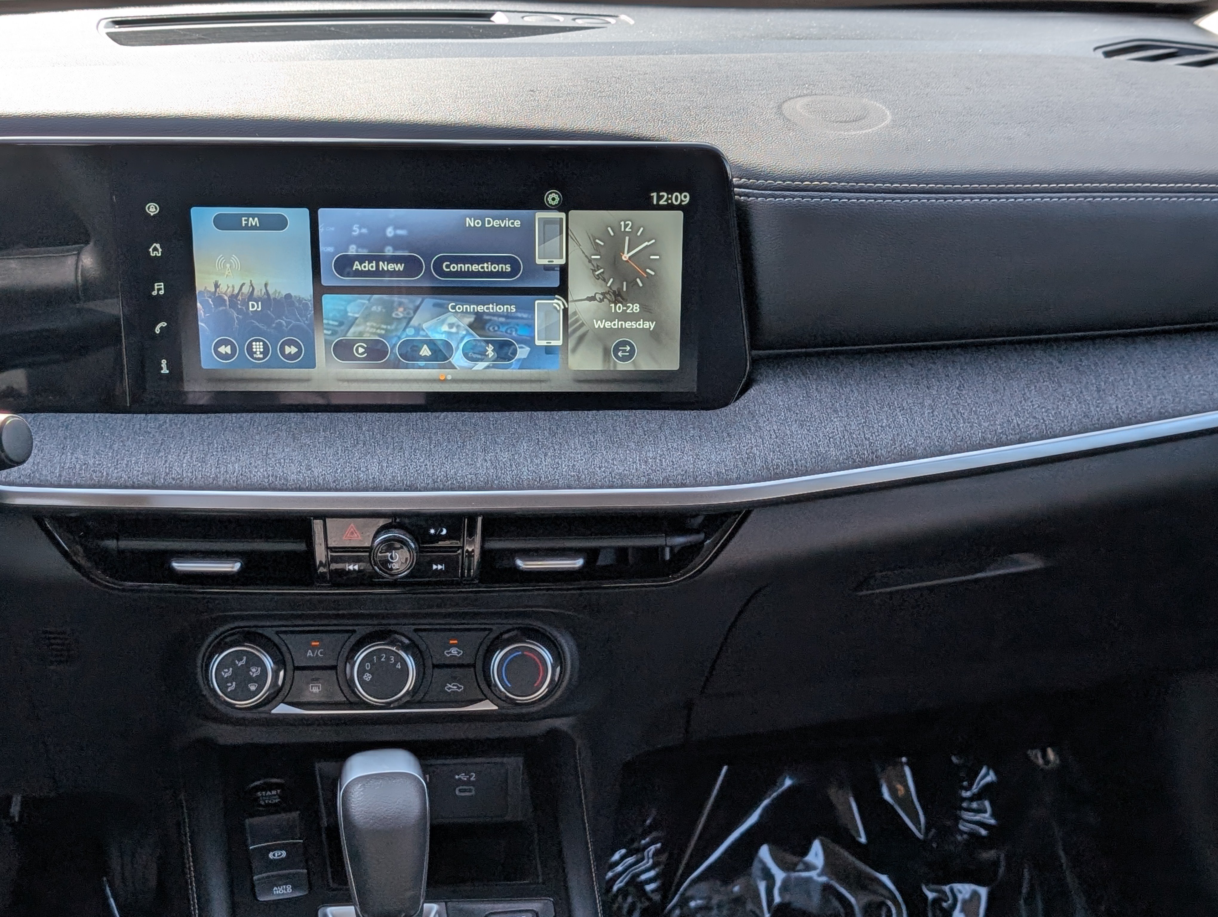 Certified 2025 Nissan Kicks SV AWD/4WD image 17