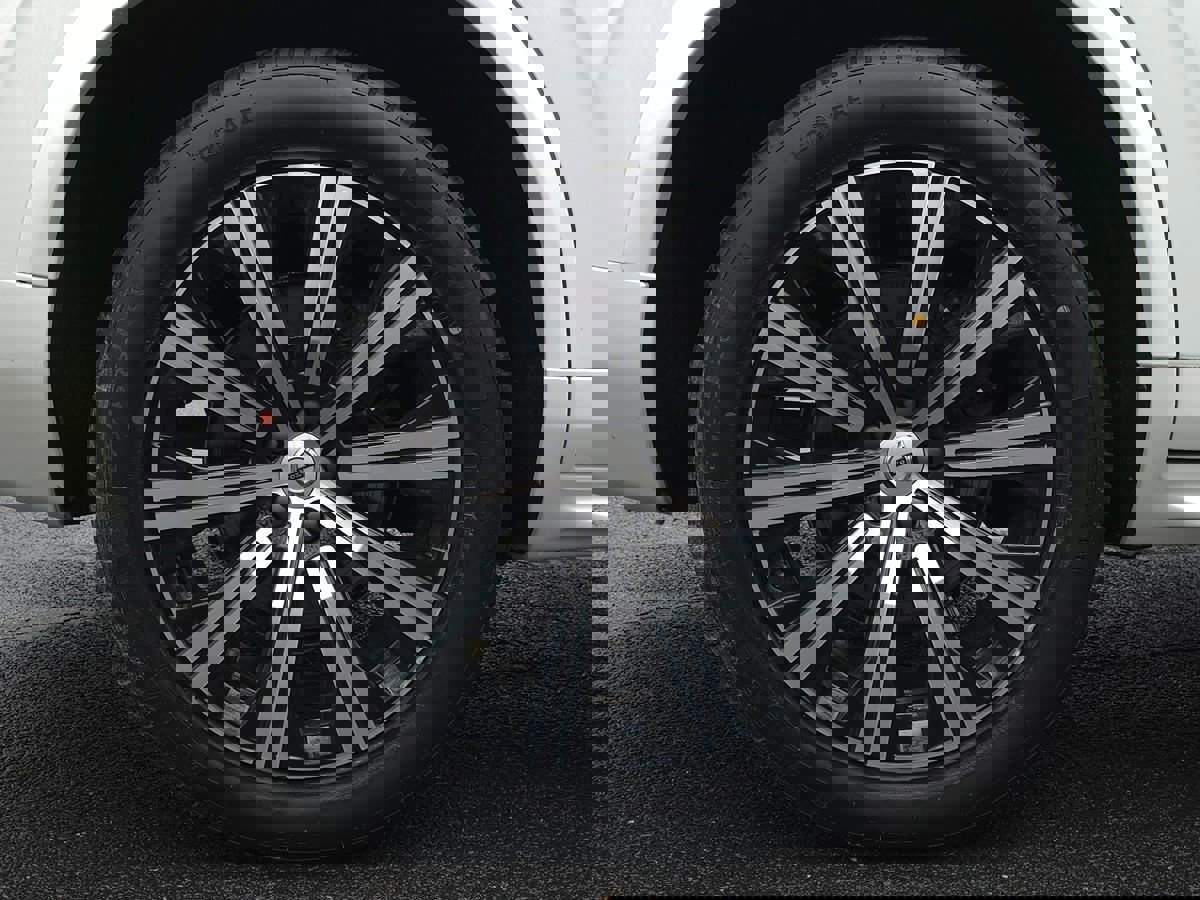 Used 2024 Volvo XC90 B5 Core w/ Climate Package image 57