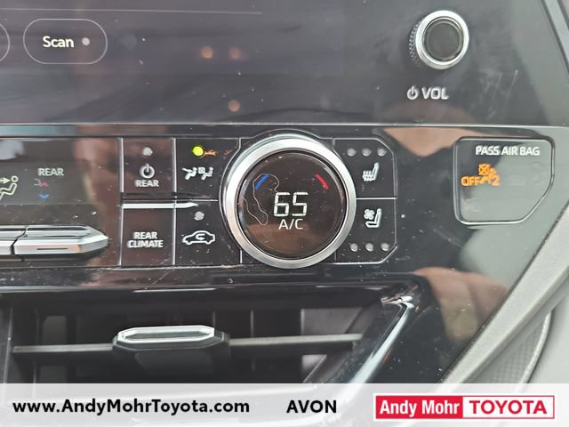 Used 2023 Toyota Highlander Limited AWD/4WD image 25