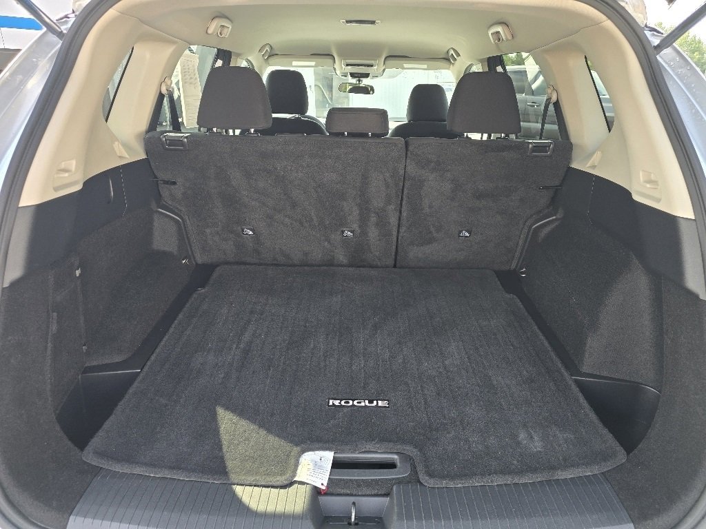 Used 2024 Nissan Rogue S image 26