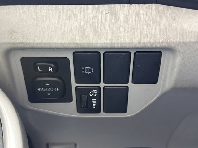 Used 2013 Toyota Prius Five FWD image 32