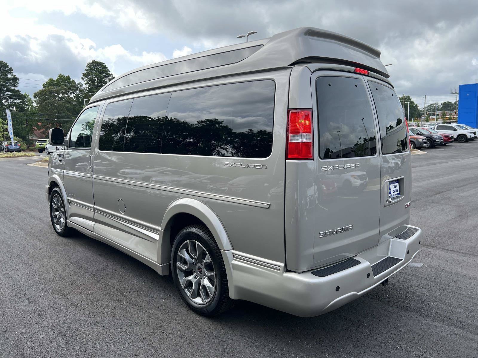 Used 2024 GMC Savana 2500 RWD image 5