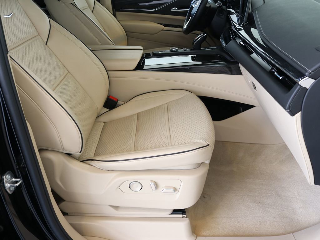 Used 2024 Cadillac Escalade Premium Luxury AWD/4WD image 43