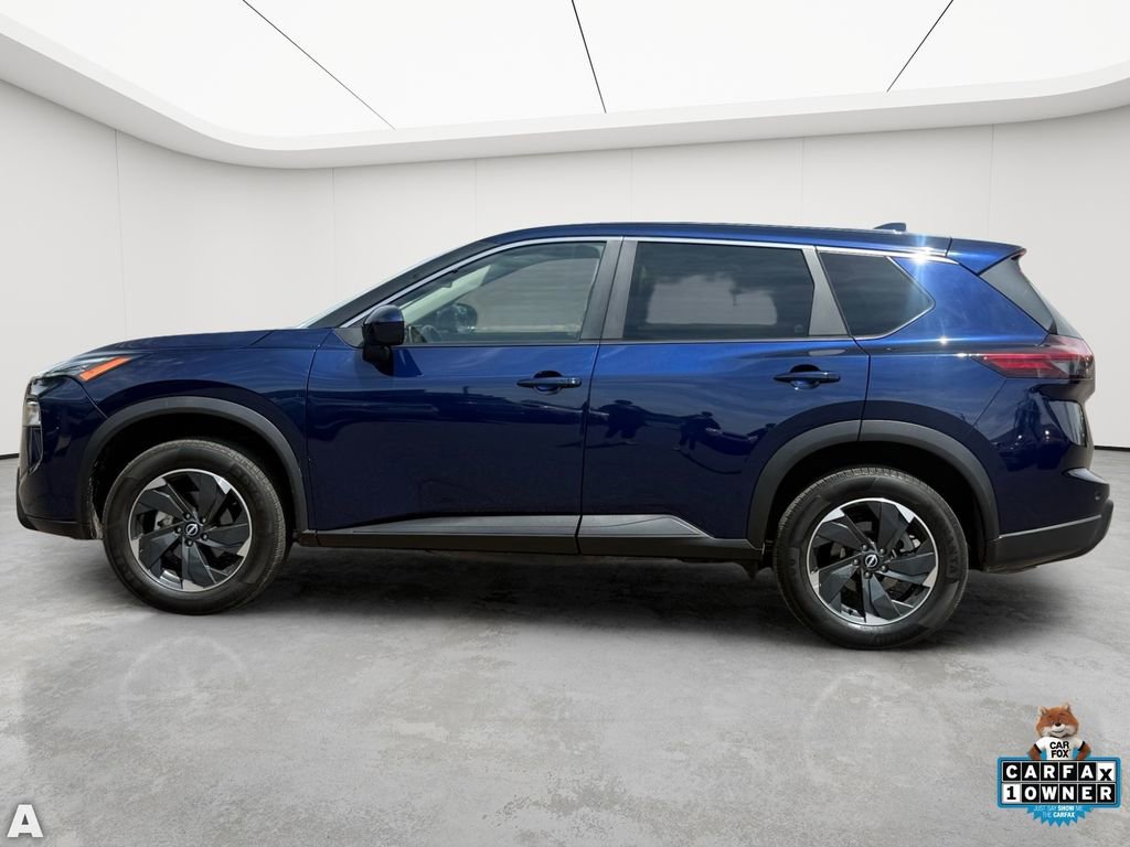 Used 2025 Nissan Rogue SV image 3