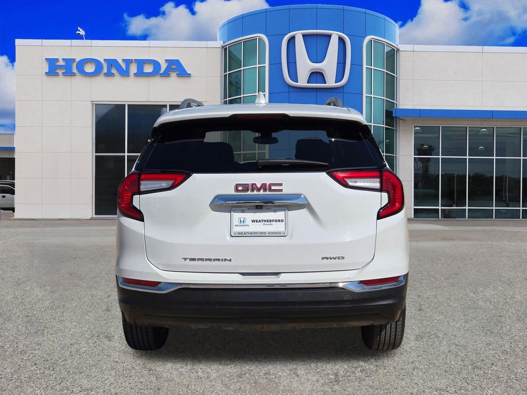 Used 2024 GMC Terrain SLT image 4