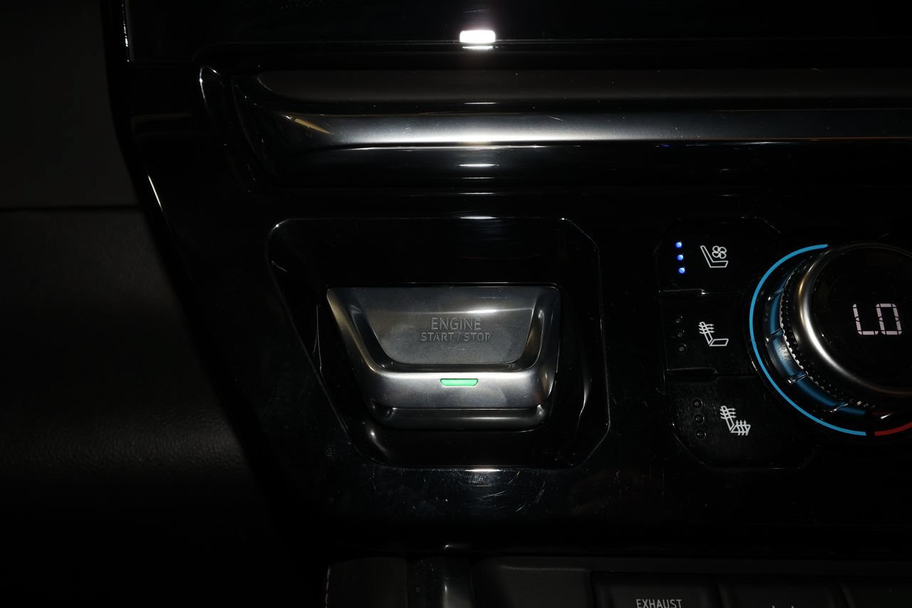 Used 2025 GMC Sierra 3500 Denali Ultimate AWD/4WD image 17