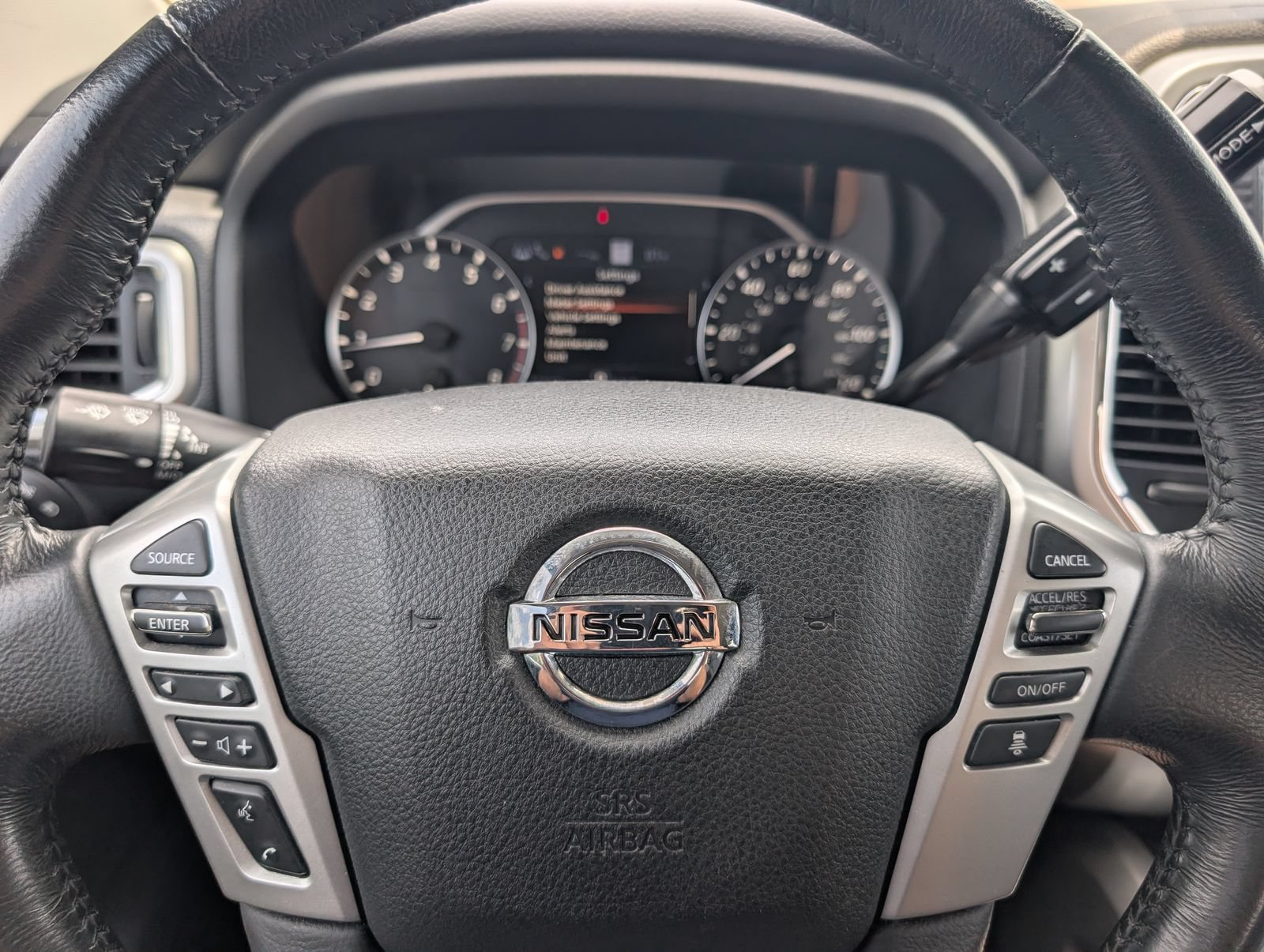 Used 2021 Nissan Titan SV w/ SV Convenience Package RWD image 22