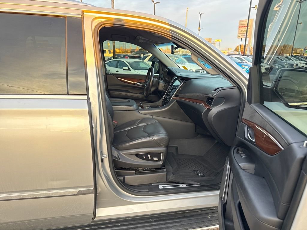 Used 2019 Cadillac Escalade 4WD image 20