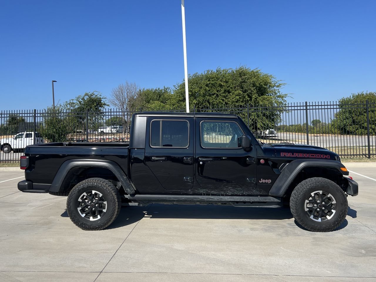 Used 2026 Jeep Gladiator Rubicon w/ Steel Power Dome Hood Package AWD/4WD image 3