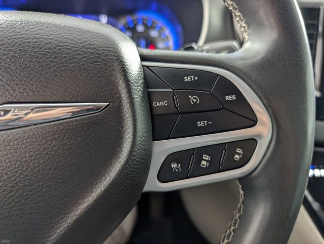 Used 2022 Chrysler Pacifica Touring-L image 26