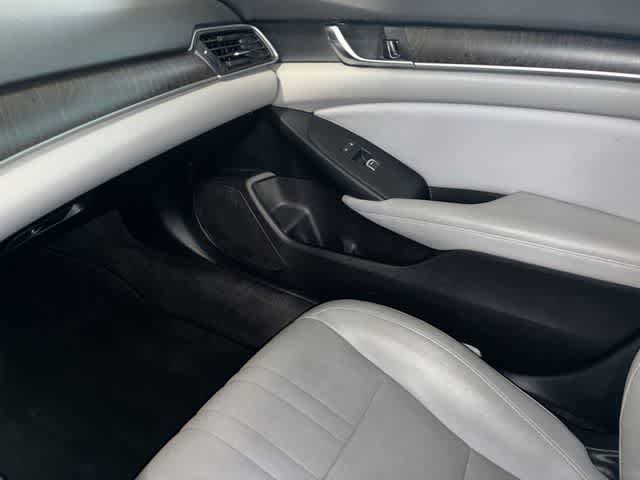 Used 2018 Honda Accord Touring image 32