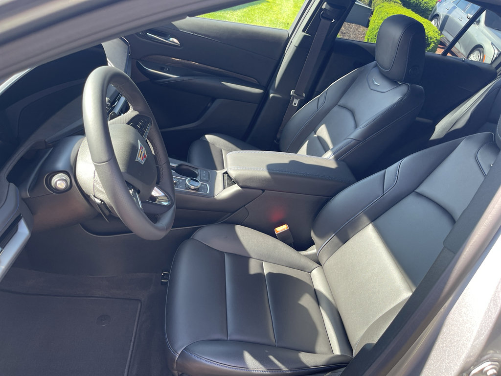 Used 2024 Cadillac XT4 Sport FWD image 14