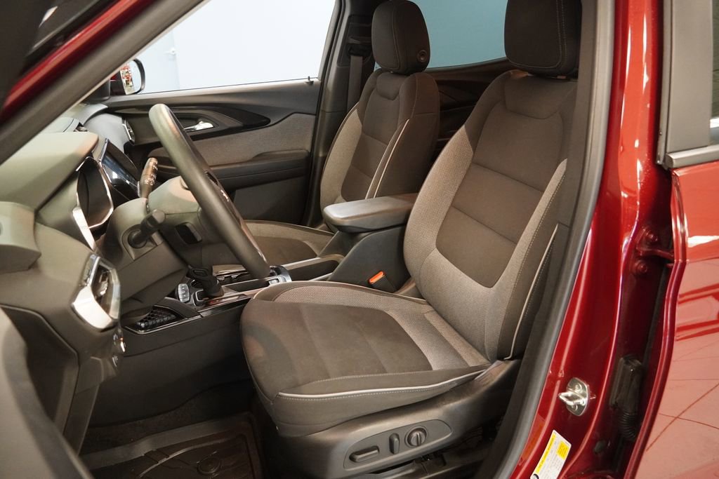 Used 2023 Chevrolet TrailBlazer LT w/ Convenience Package FWD image 3