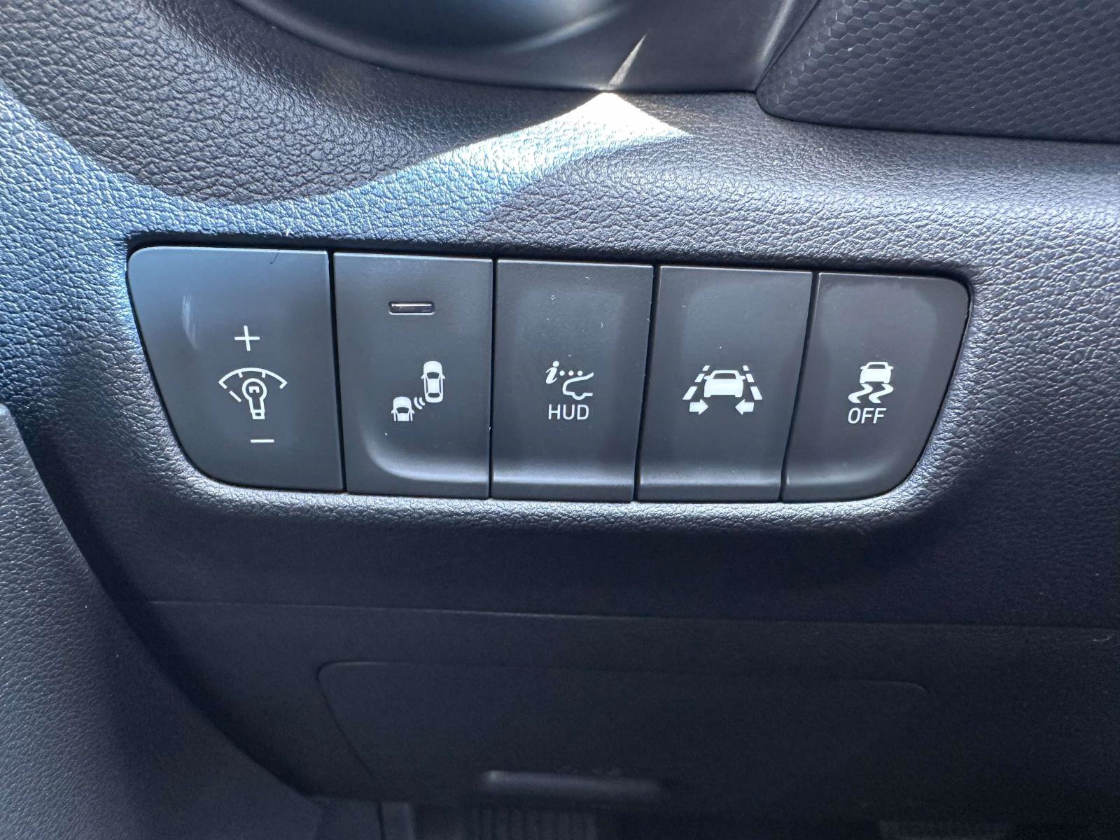 Used 2021 Hyundai Kona Ultimate w/ Cargo Package AWD/4WD image 17